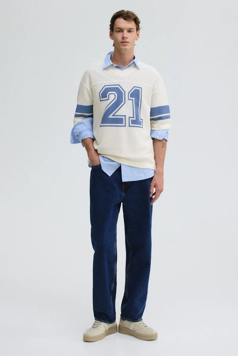 اتش اند ام تي-شيرت فضفاض محبوك بتفاصيل ثقوب